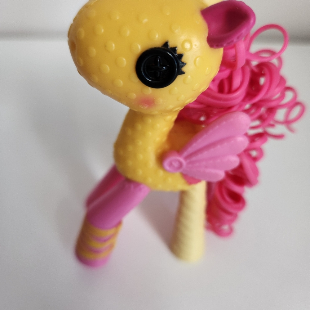 3 Lalaloopsy Mini Dolls and 2 Horses 🐎 Scone Featherbed Macedamia Marina Sahara - Picture 8 of 15